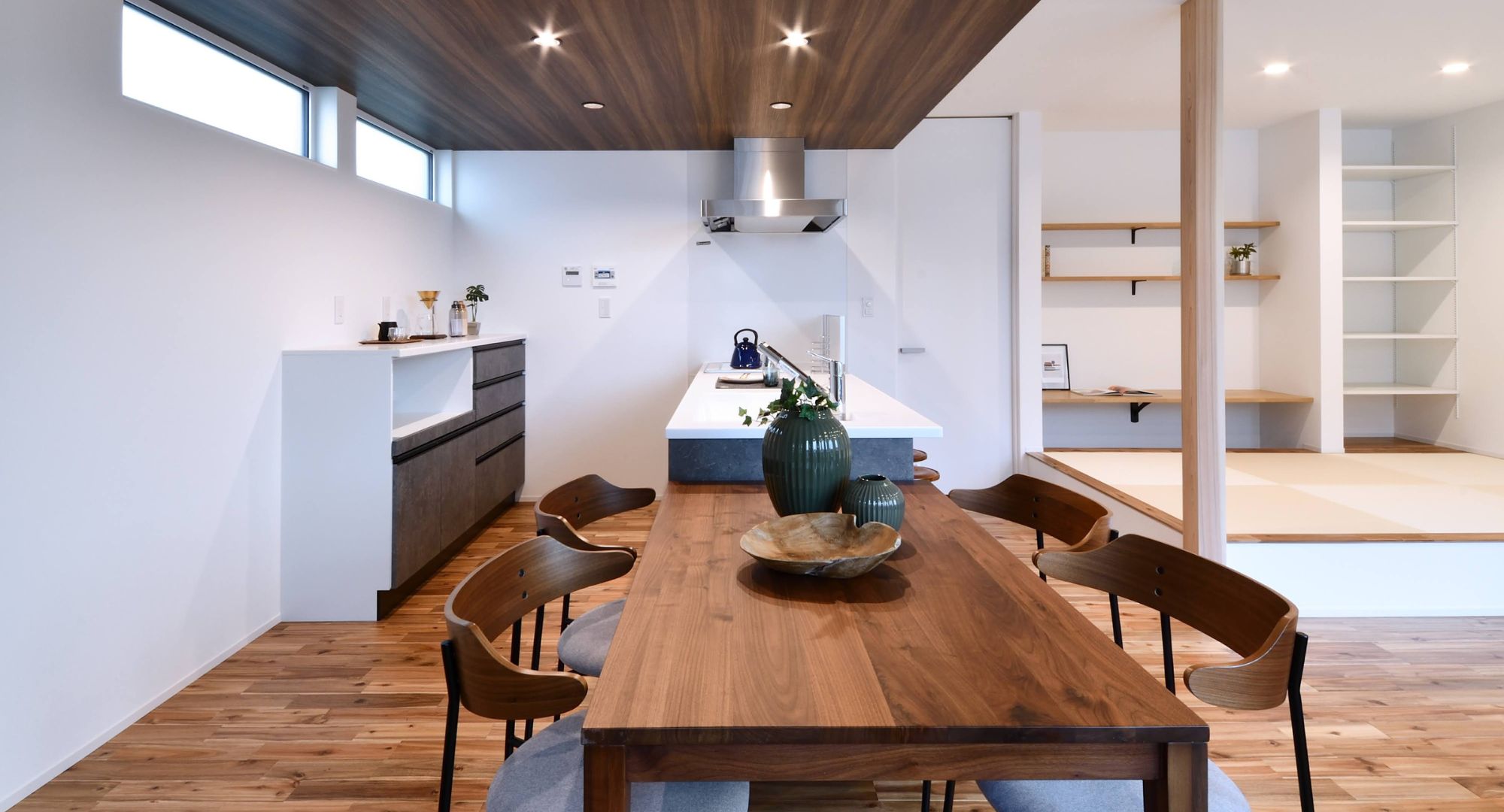 カフェをイメージしたデザインとくつろぎの空間設計の平屋
